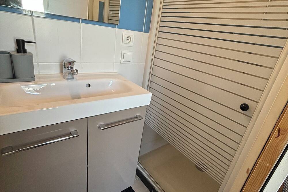 Entire apartment, Small house in Cenon, Bordeaux region