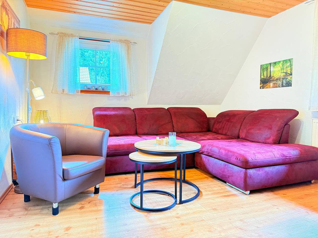 Ganze Wohnung, Ferienwohnung 'Waldblick mit Kamin“ umzäunten Garten mit Spielplatz , Grill , Wlan, Sauna in Enzklösterle, Nordschwarzwald