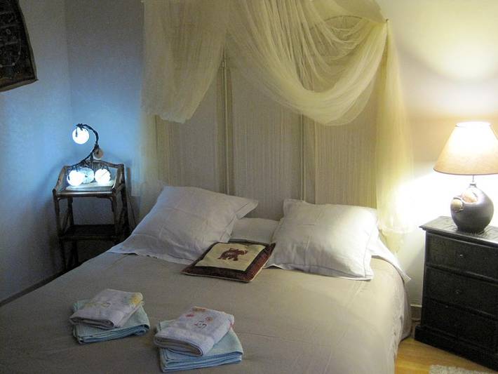 Gîte pour 4 personnes, avec terrasse ainsi que jardin et piscine à Sarlat-la-Canéda