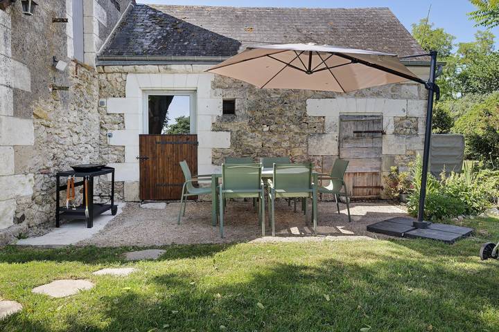 Cottage « Ishi To Ki » avec piscine partagée, terrasse privée et Wi-Fi in Chédigny, Vallée de la Loire