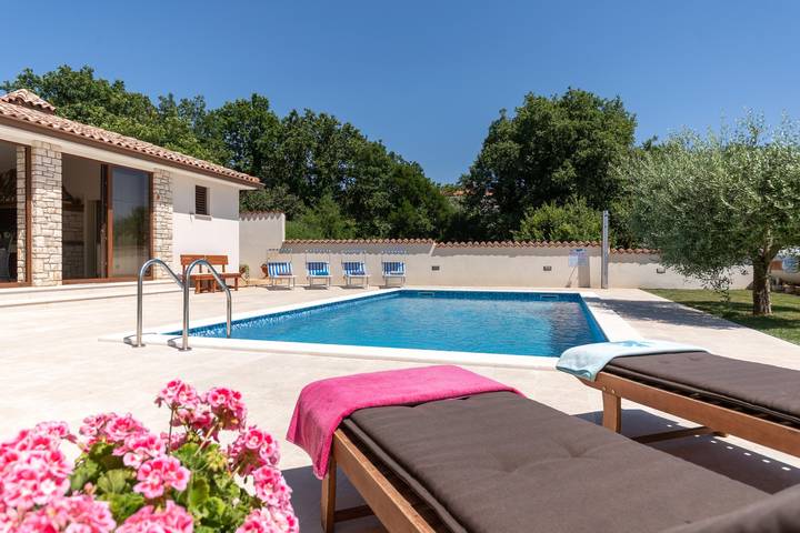 Ferienhaus für 8 Personen, mit Pool und Terrasse sowie Garten in Umag - 2