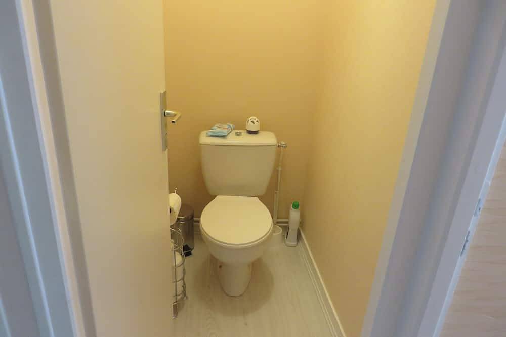 Ganze Wohnung, 4-bed apartment ideally located 10 minutes walk from the lake in Clairvaux-les-Lacs, Jura