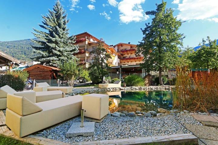 Hotel für 3 Personen, mit Balkon und Terrasse sowie Garten und Sauna in Landeck