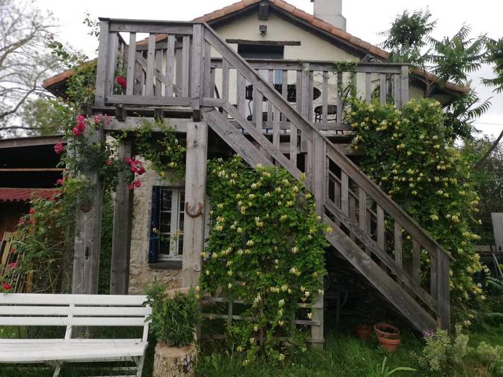 Gîte pour 6 personnes, avec jardin et vue, animaux acceptés à Saint-Antoine-Cumond