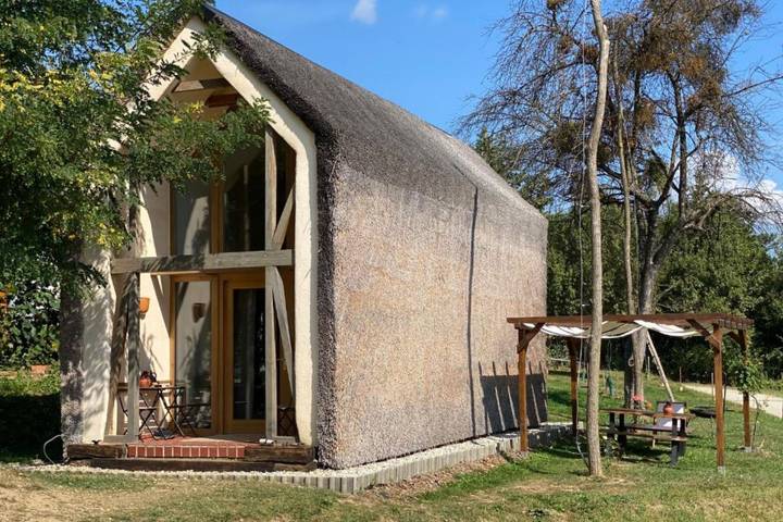 Chalet für 3 Personen, mit Pool und Terrasse sowie Sauna, kinderfreundlich - 1