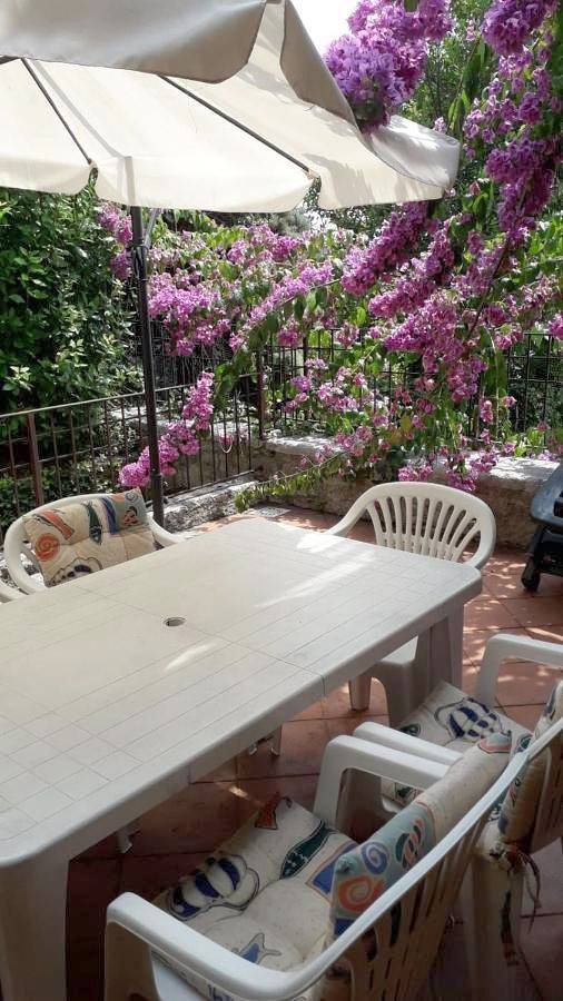 Ferienwohnung für 4 Personen, mit Terrasse und Garten sowie Seeblick und Ausblick, mit Haustier in Salò - 2