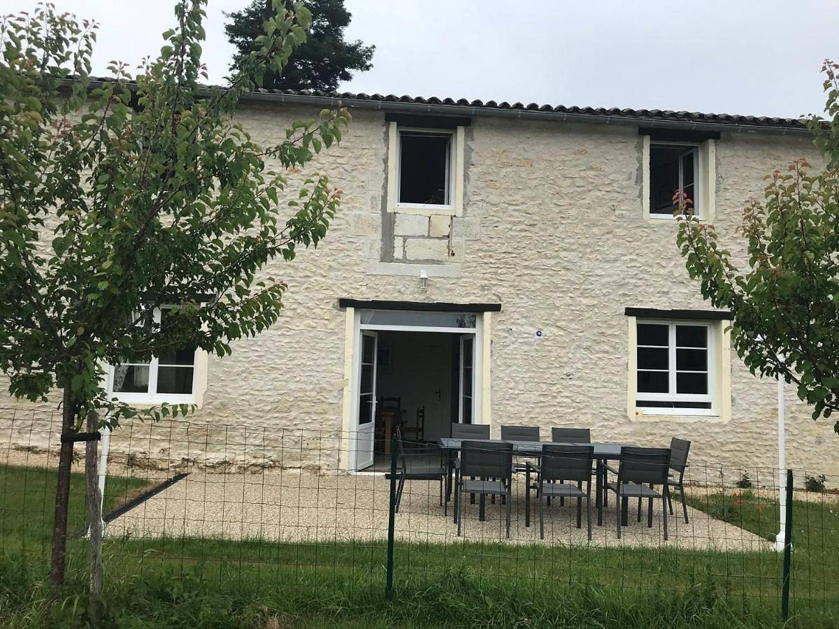 Four-Bedroom House in Chaniers, Région de Saintes