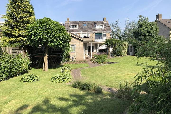 Ferienhaus für 6 Personen, mit Pool und Garten sowie Sauna