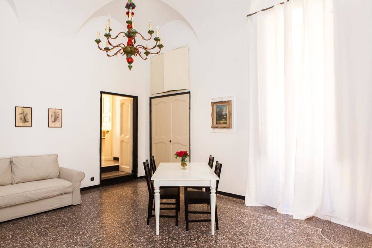Casa Carducci - Spacious historical home close to the beach in Porto Maurizio, Imperia