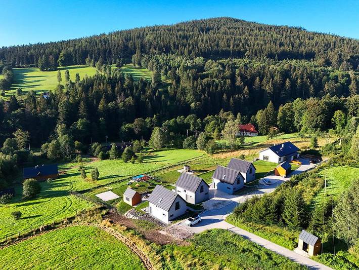 Apartament wakacyjny dla 6 osób, z sauna i ogród oraz widok i basen, zwierzęta dozwolone w Sienna Czarna Góra