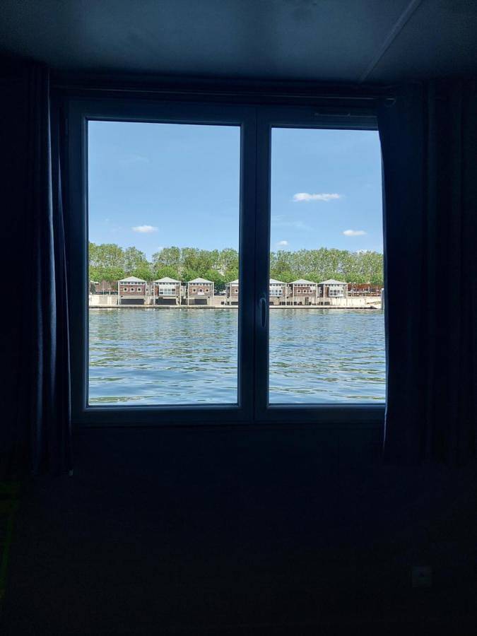 Bateau pour 2 personnes, avec terrasse ainsi que jardin et vue, animaux acceptés dans Île de France - 3