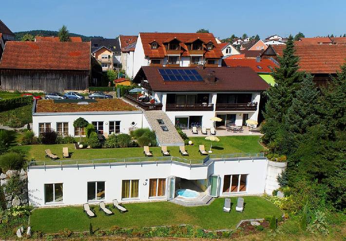 Hotel für 2 Personen, mit Balkon/Terrasse und Whirlpool sowie Terrasse und Garten in Stamsried - 2