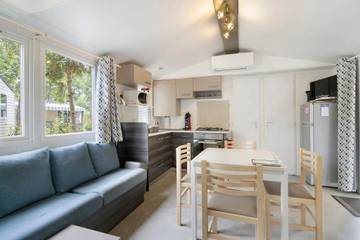 Camping pour 8 Personnes dans Les Mathes, Région de Rochefort, Photo 1