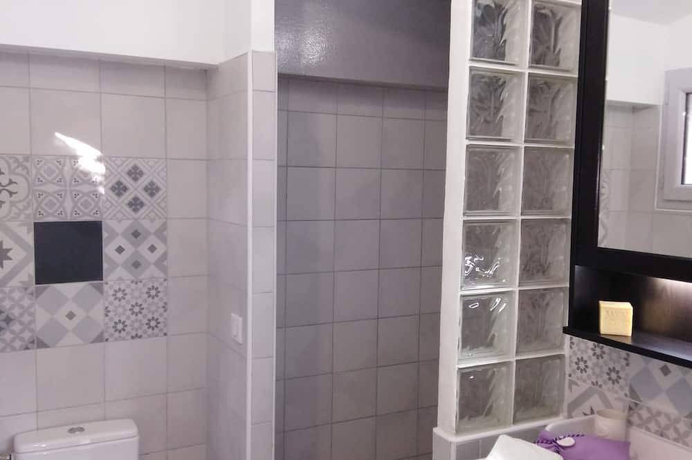 Fully air-conditioned house Heated Swimming Pool in Maubec, Parc naturel régional du Luberon