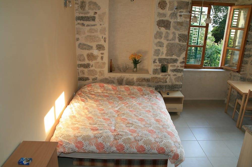Ganze Wohnung, Charakter gut ausgestattet (links) Studio-Apartment im historischen Zentrum von Kotor in Kotor, Opština Kotor