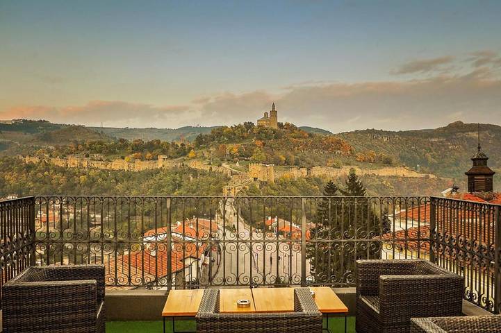Hôtel pour 3 personnes, avec vue et jardin dans Veliko Tarnovo
