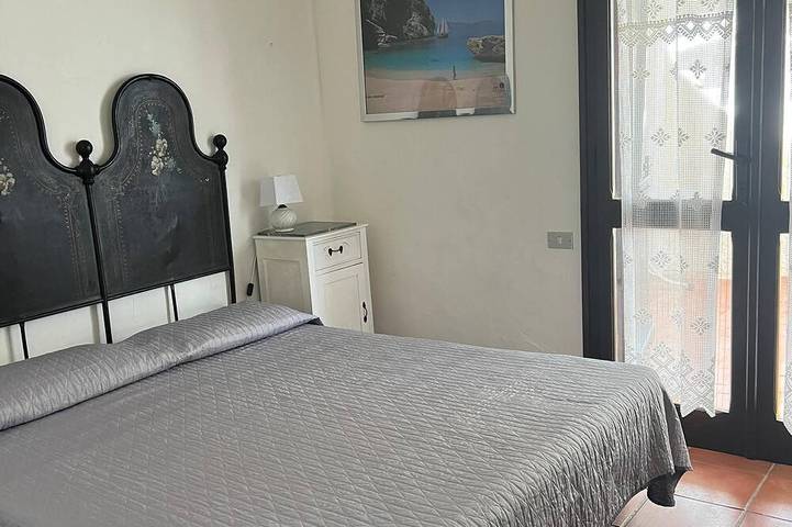 Villa Mary a Pula: posizione esclusiva con accesso privato alla spiaggia in Porto Columbu, Sarroch