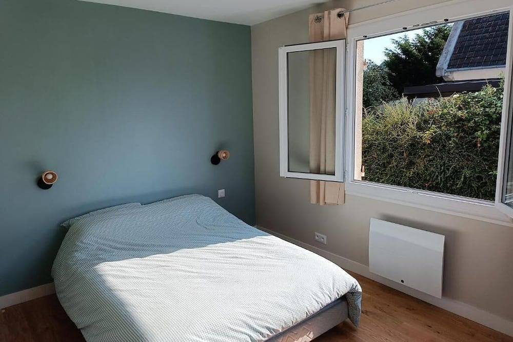 House with garden, walking distance to town center and beach in Saint-Sauveur-de-la-Mer, Lisieux region