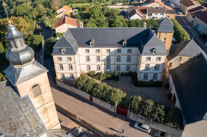 Hôtel pour 3 personnes, avec Terrasse et Jardin ainsi que Piscine et Vue