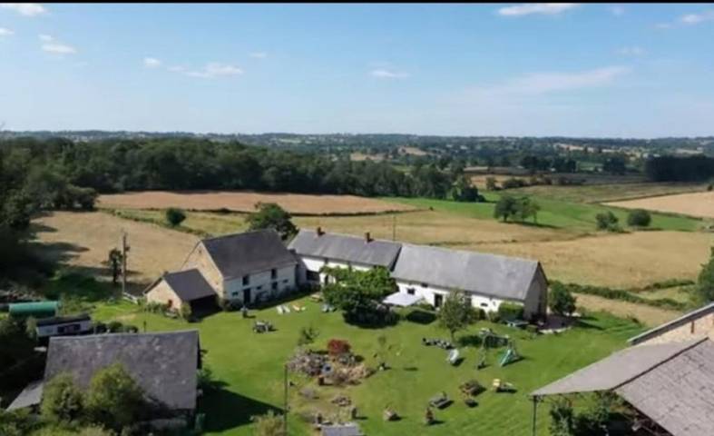 Location de vacances pour 5 personnes, avec piscine ainsi que jardin et vue, adapté aux familles à Marcillat-en-Combraille - 2