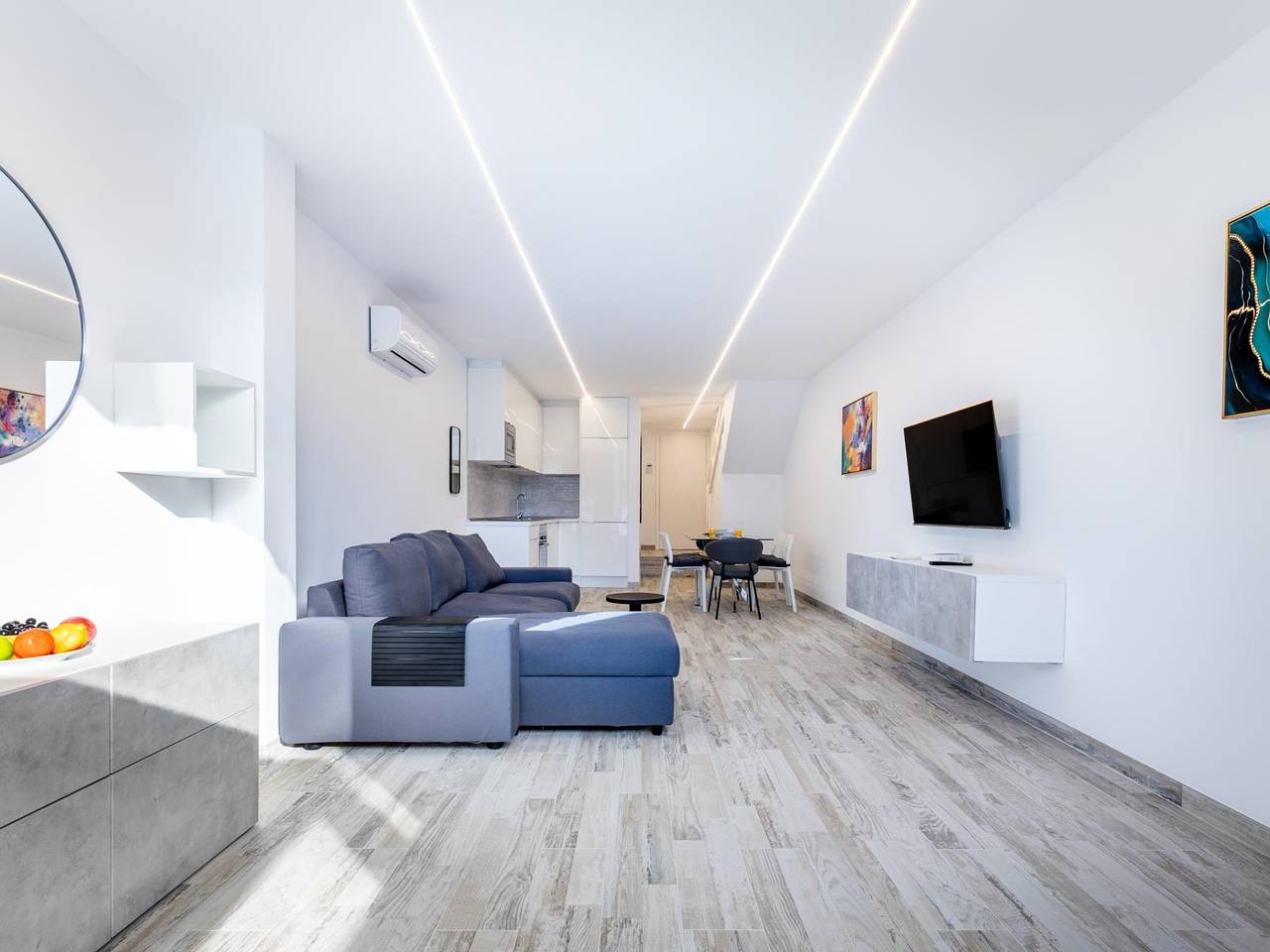 Entire holiday apartment, Stylish 179 Parque Santiago 2, front of the sea, swimming pool in Playa de las Américas, Arona