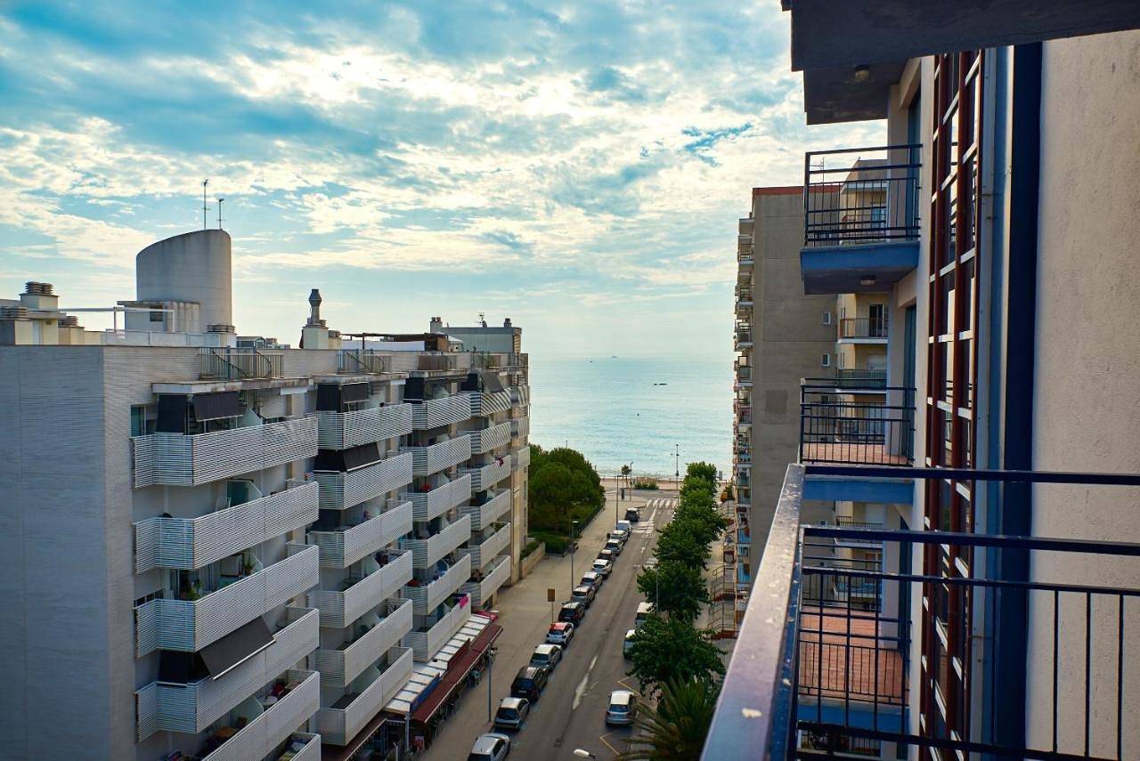 Single Room with Sea View in Els Pins Blanes, Blanes