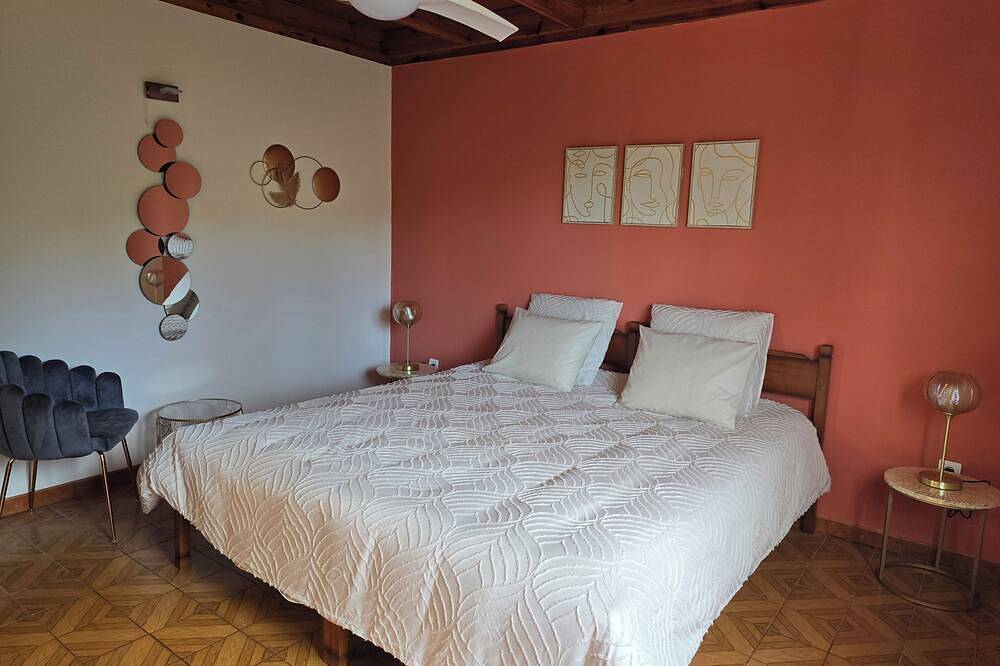 Apartamento entero, Junto Al Mar apartamento en una casa grande con piscina de agua salada in Cala Murada, Manacor