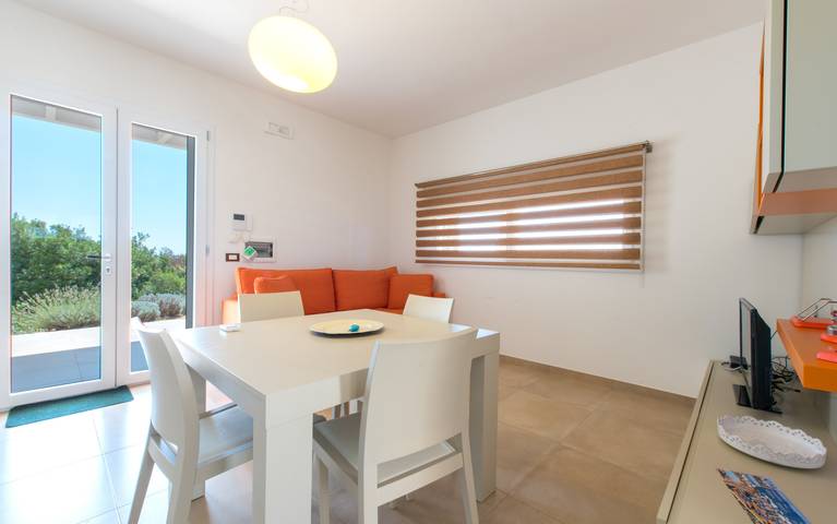 Moderne Villa mit Steinpool in Strandnähe in Salve, Golf von Tarent