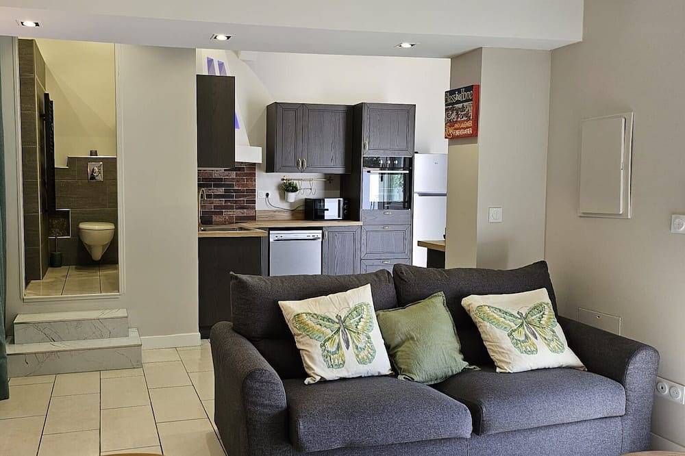 Agréable Logement Avec Terrasse in Saint-Victoret, Istres region