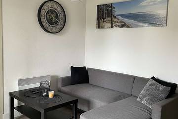 Appartement de vacances pour 2 personnes, avec jardin ainsi que terrasse et piscine dans Lac d'Aureilhan