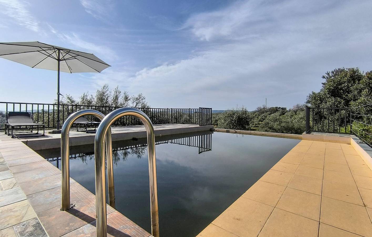 Adamuz Retreat: spazioso appartamento con piscina e caminetto in Adamuz, Provincia di Cordoba