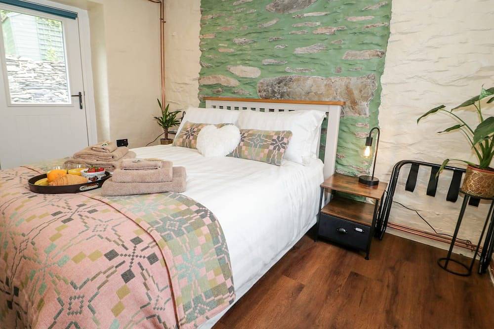 Bron Celyn Bach, pet friendly, with open fire in Betws-Y-Coed in Betws-y-Coed, Snowdonia