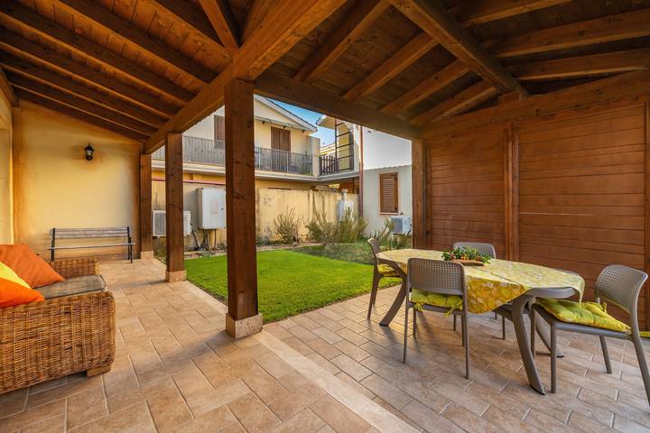Holiday Home 'Girasole' with Private Terrace, Garden and Air Conditioning in Pula (Italy), Pula region