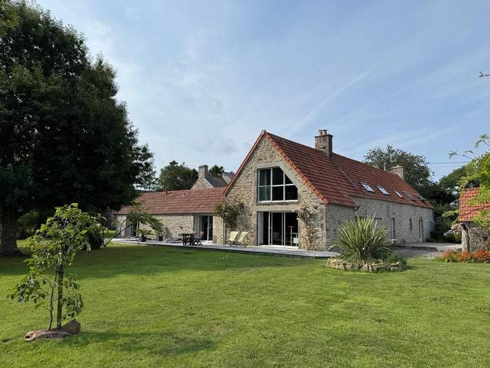 Location de vacances pour 2 personnes, avec jardin ainsi que vue et terrasse dans Clitourps