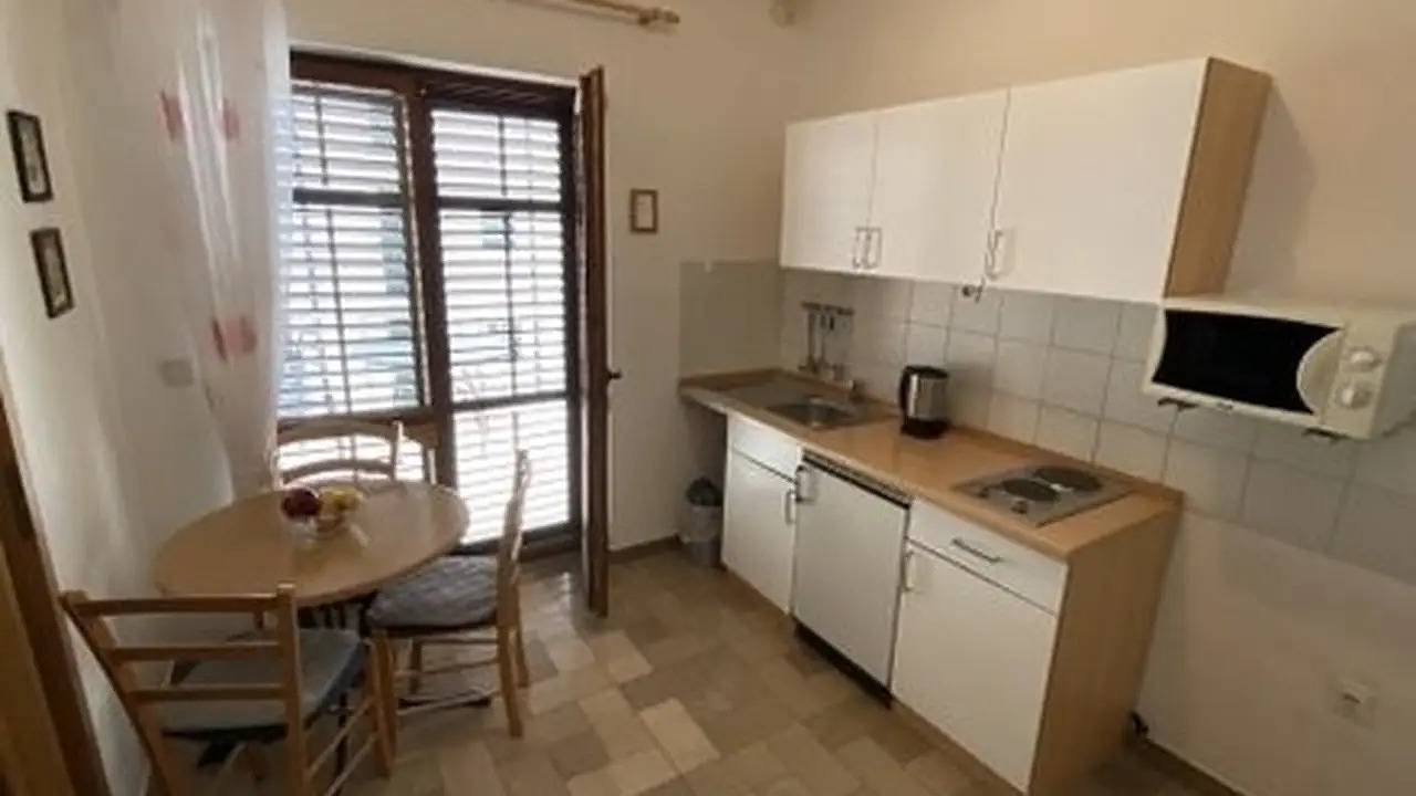 Geheel vakantieappartement, Vakantieappartement voor 3 personen met zwembad in Baška Voda, Makarska Riviera