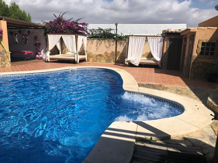Chalet para 9 personas, con piscina además de jardín y jacuzzi - 1