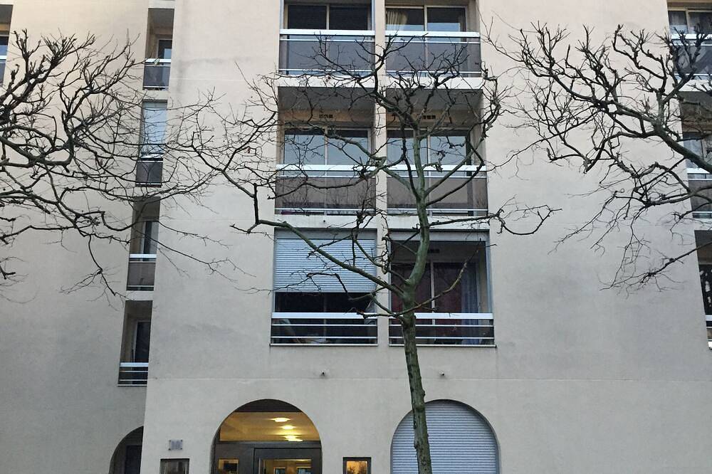 Entire apartment, Nice Studio - Eiffel Tower View in Vanves, Hauts-de-Seine