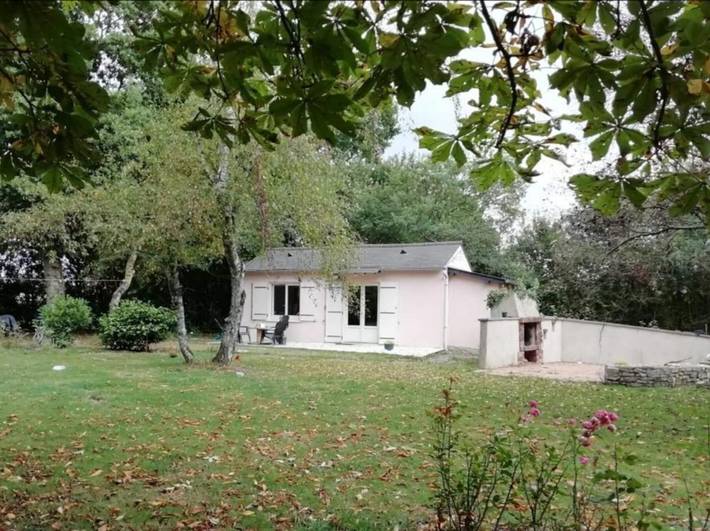 Location de vacances pour 2 personnes, avec vue ainsi que terrasse et jardin dans La Couyère