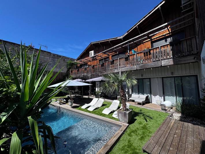 Chambre d’hôte pour 2 personnes, avec Balcon et Terrasse ainsi que Jardin et Piscine à Bordeaux