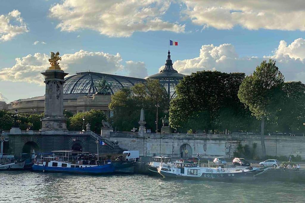 Mobile Home in Tour Eiffel, Paris
