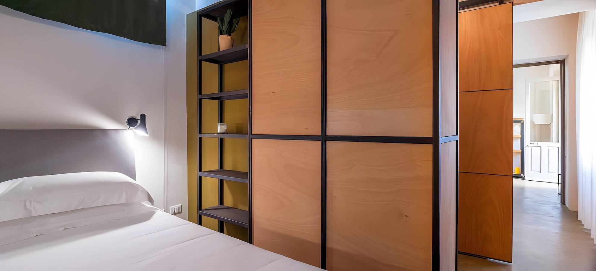 Appartamento intero, Appartamento 'Deluxe Room - Camera 2' con giardino in comune, Wi-Fi e aria condizionata in Noto, Noto e dintorni