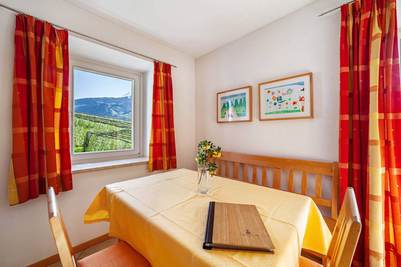 Ganze Wohnung, Ferienwohnung "Gasserhof - Gravenstein" mit Bergblick, Gemeinschaftsgarten & Wlan in Kuens, Passeiertal