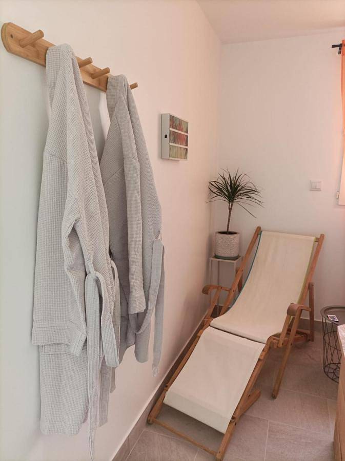 Location de vacances pour 2 personnes, avec jacuzzi et terrasse à Baneuil - 3