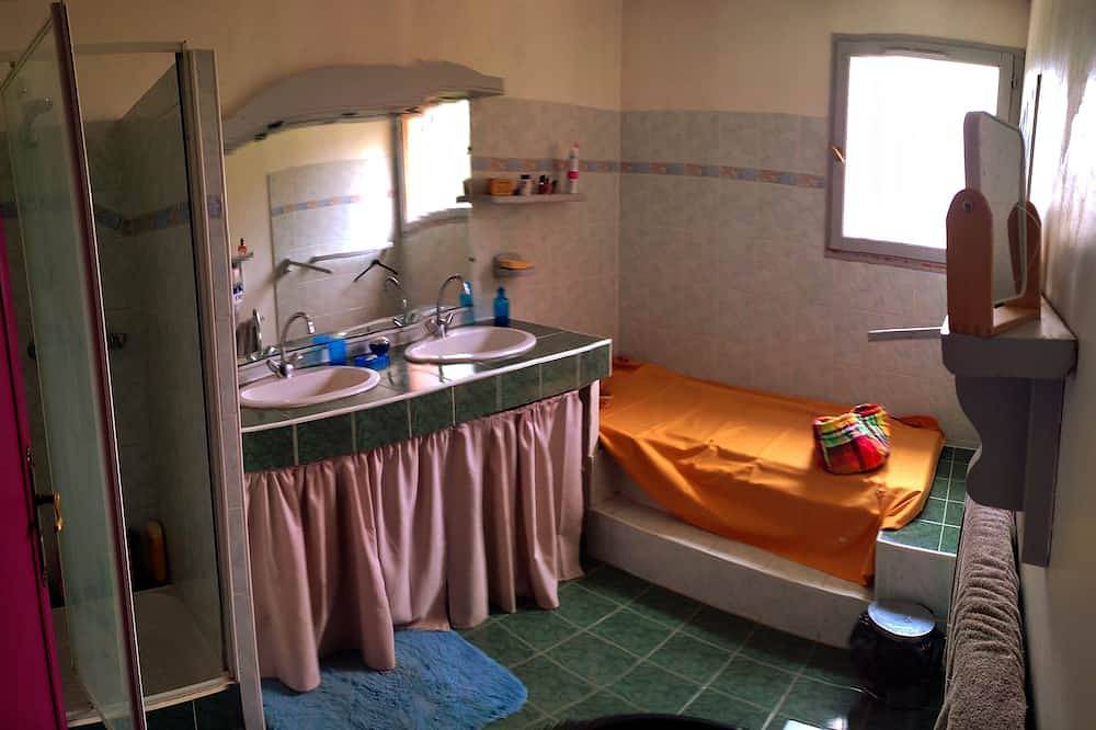 Maison Individuelle Dans Lotissement Calme. Pour 5 Personnes 3 Chambres 110m in Châteauroux-les-Alpes, Nationalpark Écrins