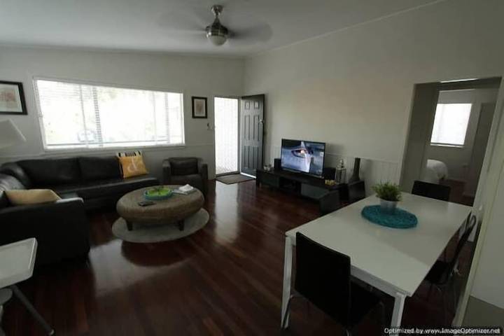 Holiday rental for 6 people, with balcony and garden in Brisbane