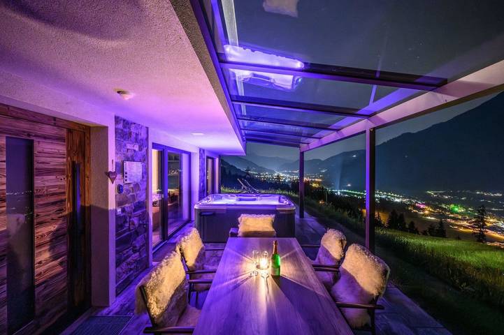 Hütte für 10 Personen, mit Whirlpool und Sauna sowie Garten in Kaltenbach