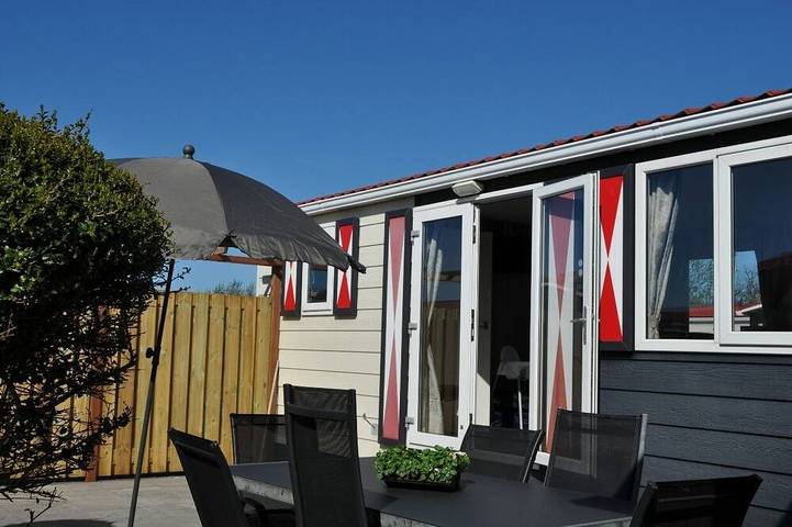 Chalet für 6 Personen, mit Garten in Serooskerke