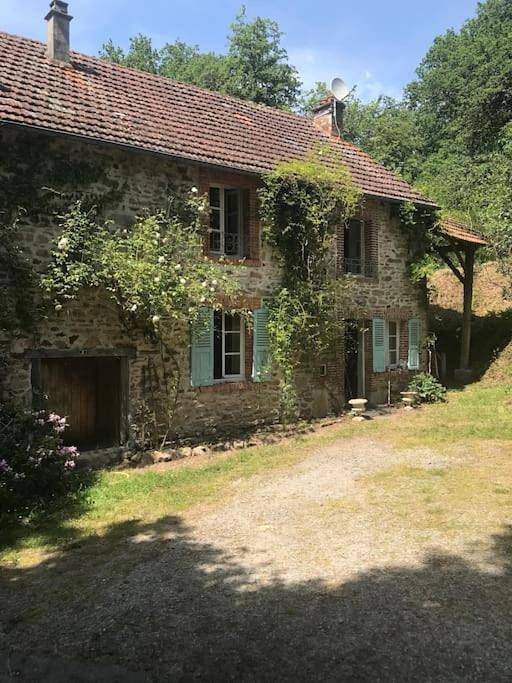 Gîte pour 5 personnes, avec terrasse à Janaillat