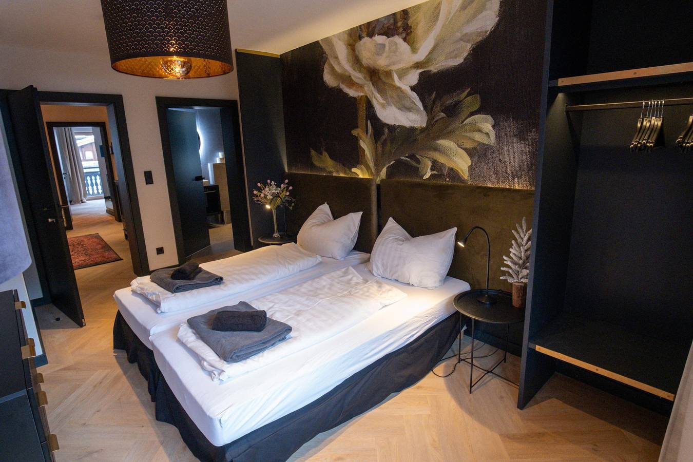 Geheel vakantieappartement, Doppelzimmer 2:  Dusche oder Bad, Wc - Sommer in Lechtal Alps, Sankt Anton am Arlberg