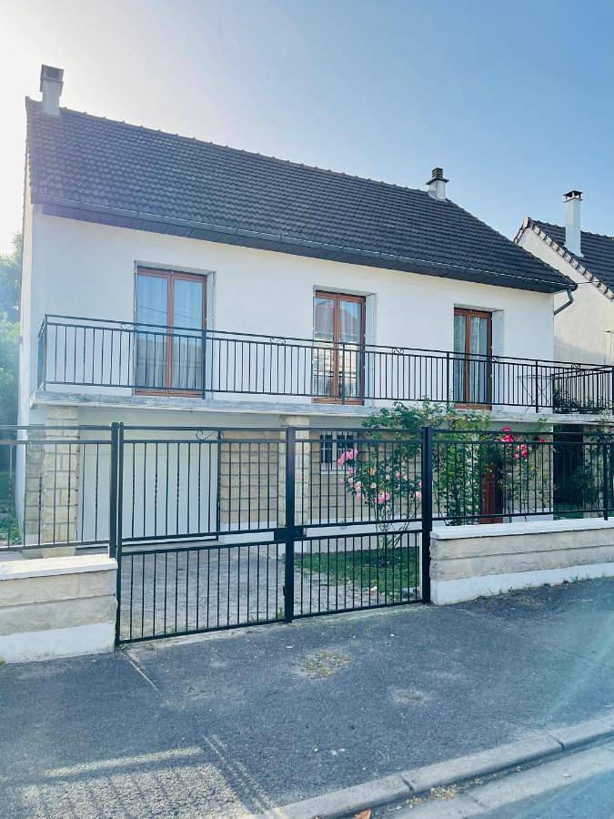 Location de vacances pour 8 personnes, avec vue et jardin à Chelles - 3